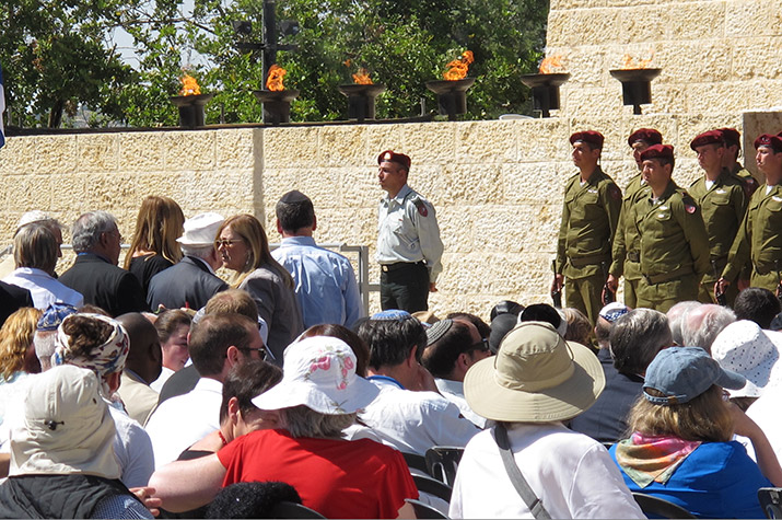 Galerie de photos - Conmemorando Yom Hashoá en Yad Vashem