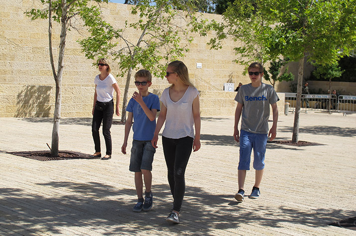 Galerie de photos - Conmemorando Yom Hashoá en Yad Vashem