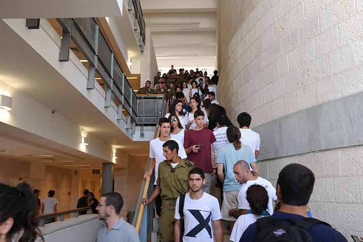 Galerie de photos - Conmemorando Yom Hashoá en Yad Vashem
