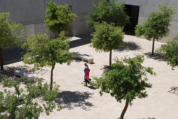 Galerie de photos - Conmemorando Yom Hashoá en Yad Vashem
