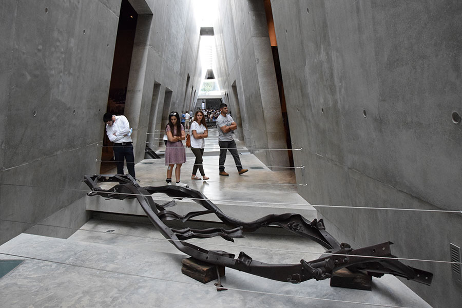 Mirando el pasado - Conmemorando Yom Hashoá en Yad Vashem