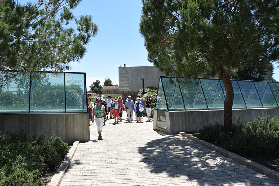 Mirando el pasado - Conmemorando Yom Hashoá en Yad Vashem