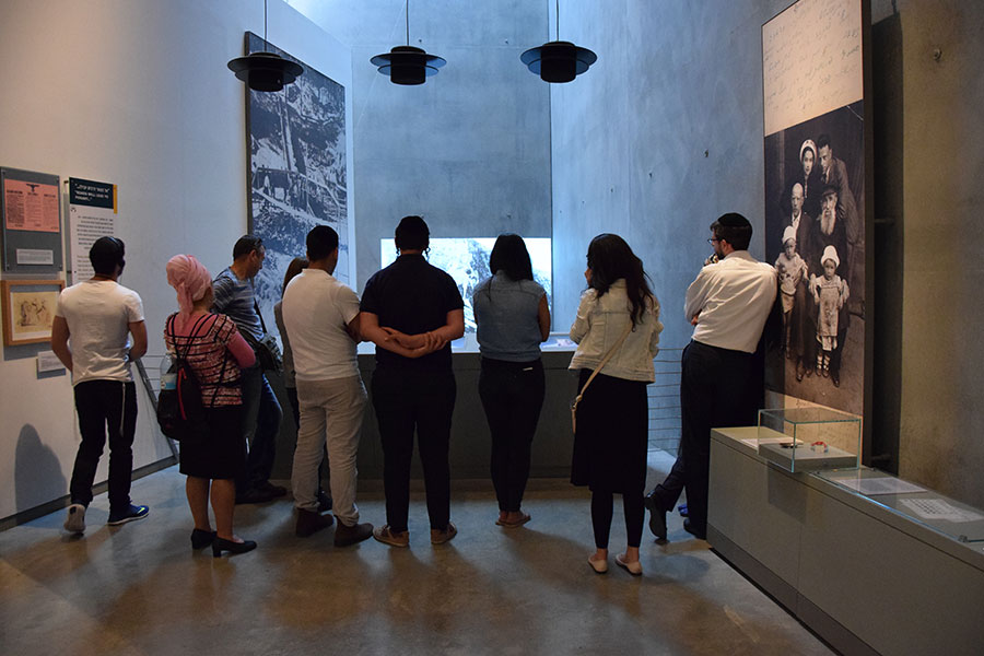 Mirando el pasado - Conmemorando Yom Hashoá en Yad Vashem