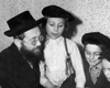 Maestro y alumnos, Polonia.
Archivo fotográfico de Yad Vashem.