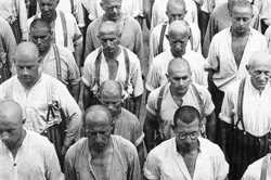 Prisioneros en el campo de concentración de Dachau, Alemania, 1938.
Archivo fotográfico de Yad Vashem.