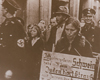 Mujer alemana con cartel: Yo dormí con un  judío
Archivo fotográfico de Yad Vashem
“Y la historia no terminó así…” Yad Vashem, 1999.