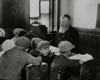 [Profesor y alumnos en el jeder (Escuela Elemental Judía), Slonim, ca. 1935-1938]
Roman Vishniac
© Mara Vishniac Kohn, courtesy International Center of Photography