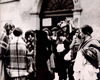 Mujeres vendiendo telas, Cracovia, Polonia.
Archivo fotográfico de Yad Vashem.