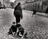 [Niños jugando en la calle, Baluty, Lodz o Varsovia]
Roman Vishniac
© Mara Vishniac Kohn, courtesy International Center of Photography
