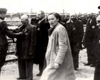 Geza Lajtos en la rampa de Birkenau- selección frente a un médico de la SS.
Archivo fotográfico de Yad Vashem.