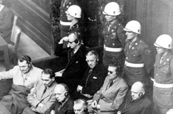 El banquillo de los acusados en los juicios de Nuremberg, Alemania, 1945
Archivo fotográfico de Yad Vashem