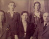 Retrato  de su familia  
León Tenenbaum,sus padres Shmuel Tenenbaum y Masha Lesner 
y sus hermanos: Zalman ,Rosa y Rajel  (Posiblemente del año 1937)
Archivo privado