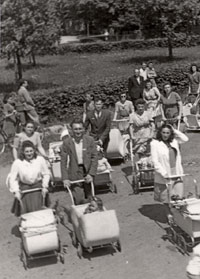 Padres y bebés en el campo de Landsberg, Alemania
16/5/1948
Archivo fotográfico de Yad Vashem
