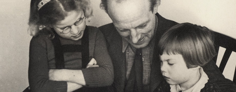 Johan (Joop) Westerweel con dos de sus hijos