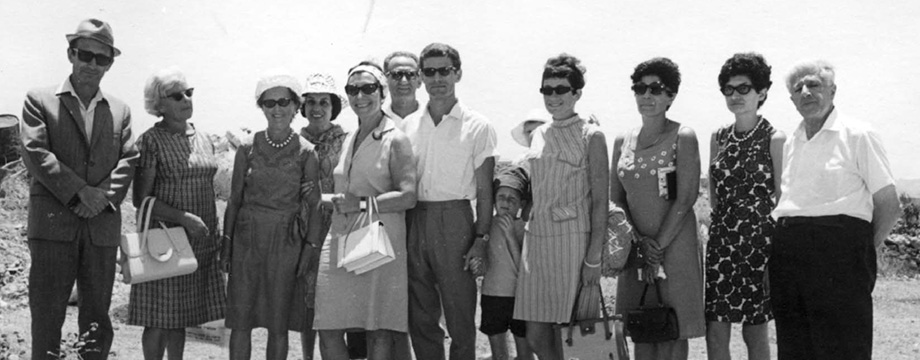 Ceremonia de plantación de un árbol  en honor de Gerda Valentiner. Yad Vashem, 28/07/1968