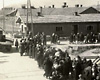 Аушвиц-Биркенау, Польша, 27/05/1944. Женщин и детей ведут к газовым камерам.