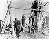 Смоленск, Россия, 02/06/1942. Немецкие солдаты готовят виселицу.