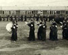 Вестерборк, Голландия. Лагерный оркестр во главе колонны заключенных.
