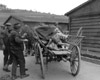 Маутхаузен, Австрия, 12/05/1945. Местные жители погружают на телеги трупы заключенных лагеря.