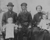 Старшее поколение семьи Цинман, Кубличи, Белоруссия, начало 20-го в. Матес (умер во время блокады Ленинграда), Биньямин, жена Матеся Сора (умерла до войны) и две старшие дочери: Бася (погибла в Ушачах со всей семьей) и Хася (спаслась).