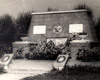 Эстония, Вайвара. Памятник на месте массового захоронения.