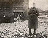 Белосток, Польша. Авраам Карасик возле развалин родного дома.
