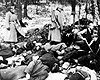 Польша, ноябрь 1942. Группа евреев перед расстрелом.