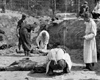 Вильнюс, Литва, после освобождения. Советская следственная комиссия на месте массового захоронения.