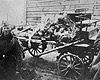 Понары, Литва. Солдат СС и телега с трупами.