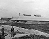 Минеральные Воды, Россия. Немецкие солдаты рядом с массовой могилой.